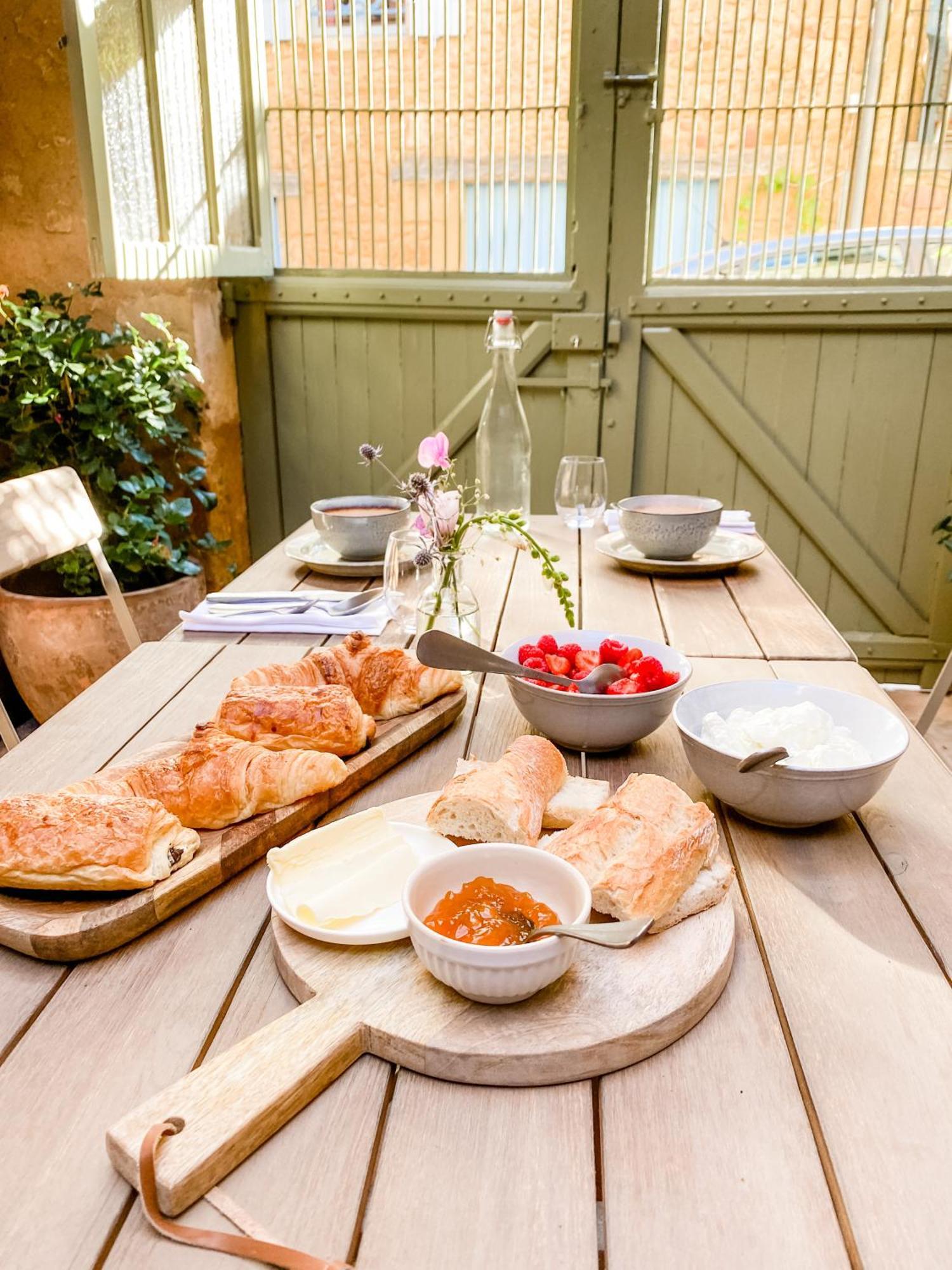 Dix Restaurant & Chambres D'Hotes, Sainte-Alvere, Dordogne エクステリア 写真